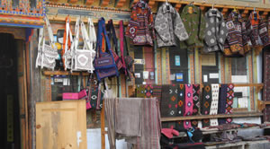 Weberei-Shop in Chumey
